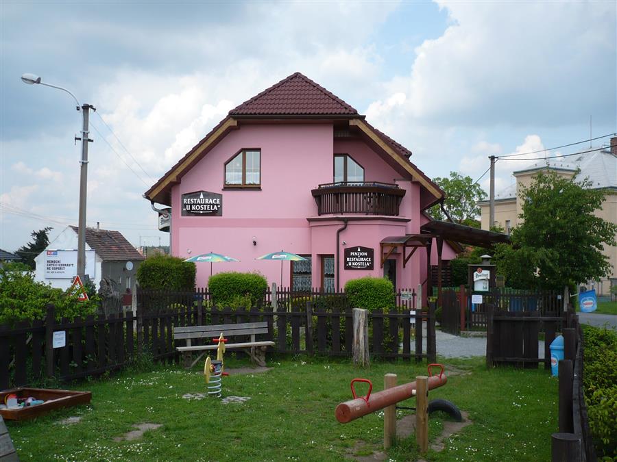 restaurace a penzion U kostela