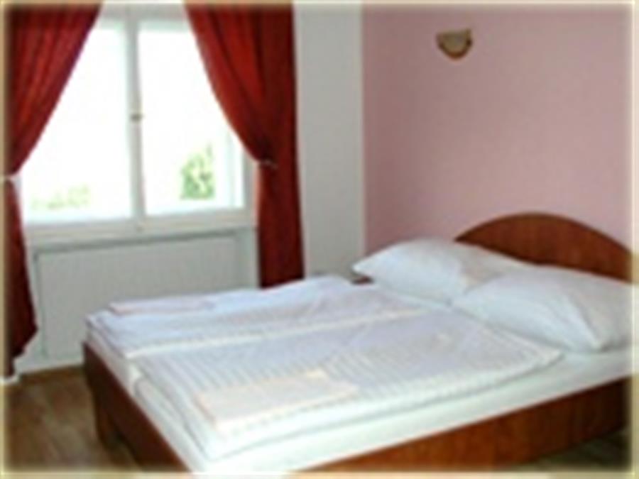 LEON Hotel